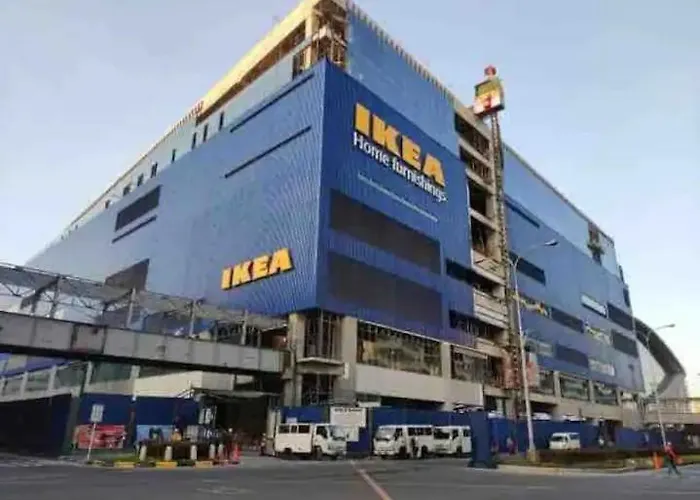 Apartment Cozy 1 Bedroom With Balcony Facing Pool Near Moa,ikea Near Manila