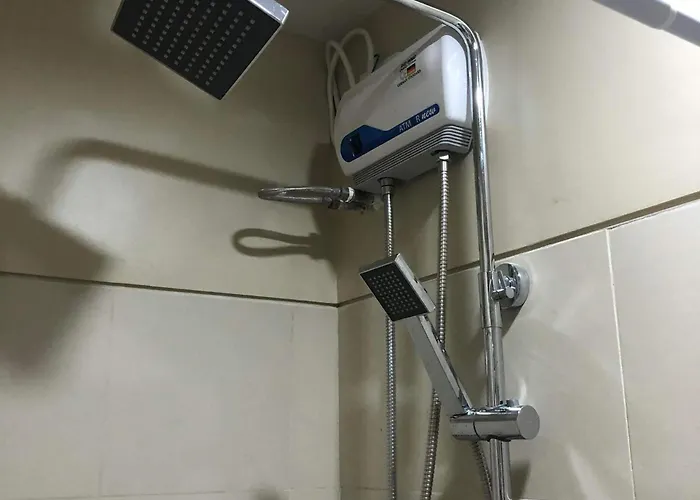 Apartment Cozy 1 Bedroom With Balcony Facing Pool Near Moa,ikea Near Manila